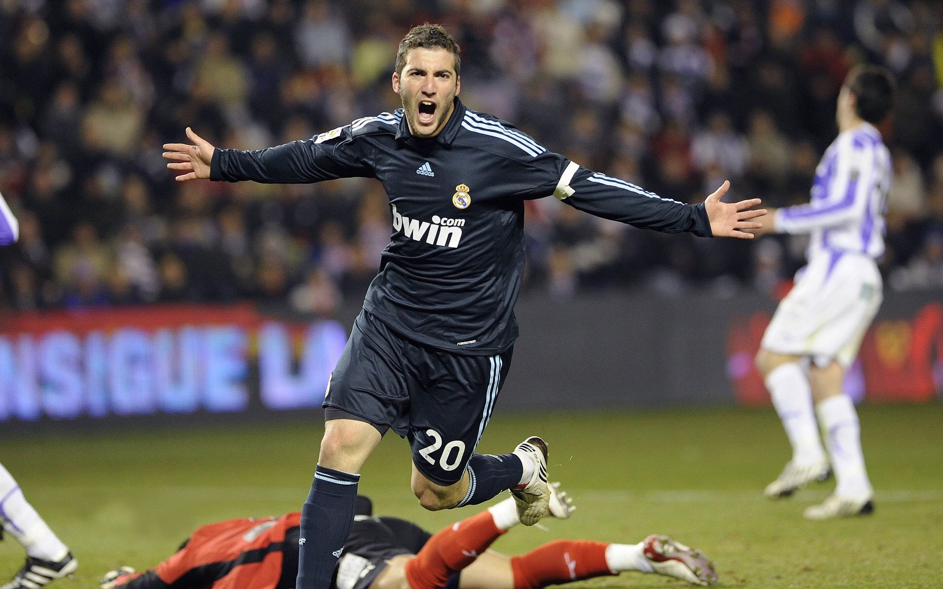 节奏的双面镜像，萨卡的艺术掌控与尼斯对曼城的战术压制